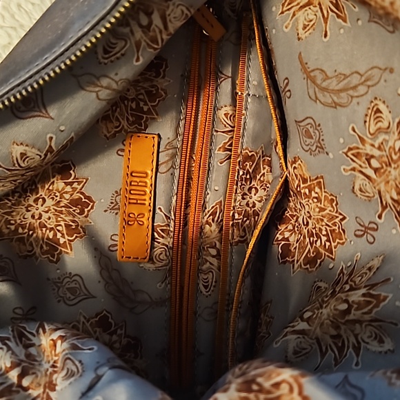 LAST CHANCE MAKE OFFER Rare Authentic HOBO crossbody bag - Picture 2 of 7